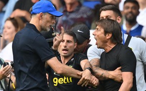 CĐV chia rẽ về màn đấu khẩu căng thẳng giữa Tuchel và Conte