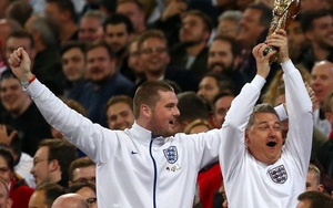 CĐV Anh bị chỉ trích vì ăn mừng như thể vô địch World Cup