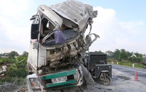 Hai ô tô đấu đầu trong đêm, hai tài xế tử vong tại chỗ