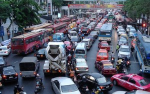 Thế giới đảo điên vì 'lề phải', 'lề trái'