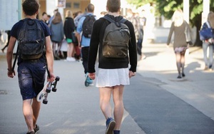 Đây là lý do nam sinh Pháp mặc váy đến trường hôm nay