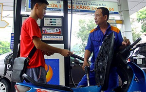 Giá xăng tăng 300 đồng một lít từ 15h