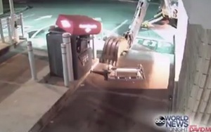 Lái máy xúc đi trộm cây ATM vẫn bất thành