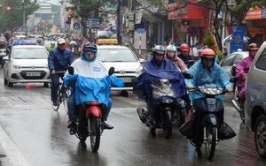 Thời tiết Hà Nội đan xen lúc mưa lúc tạnh, TP HCM chiều tối có mưa