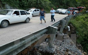 Container quay ngang, Quốc lộ 4D nối thành phố Lào Cai và huyện Sa Pa 'chết cứng'