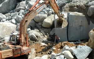 Cần ngăn chặn nạn khai thác đá quý ở Tuyên Quang