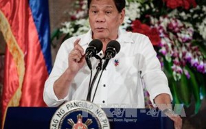 Tổng thống Duterte thừa nhận Mỹ cung cấp vũ khí cho Philippines chống khủng bố