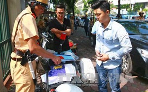 Xin ý kiến Thủ tướng về việc xử phạt ô tô không mang bản chính giấy đăng ký xe