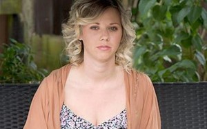 Kỳ lạ cô gái thấy đàn ông là lên cơn, không thở được