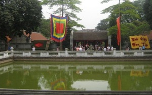 Chèn đá hộc, bơm bê tông... chống trôi móng giếng Thiên Quang Văn miếu Quốc Tử Giám