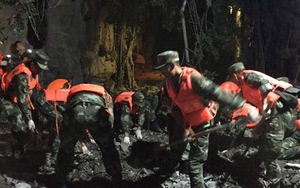 Cửu Trại Câu đổ nát sau trận động đất 7 độ Richter