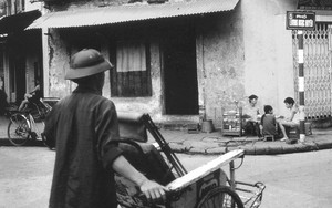 Triển lãm ảnh '10 năm - Vì tình yêu Hà Nội': 'Phố Phái' ra phố đi bộ