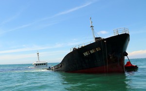 Cứu hộ tàu chở hơn 3.000 tấn hàng bị chìm trên vùng biển Ninh Thuận