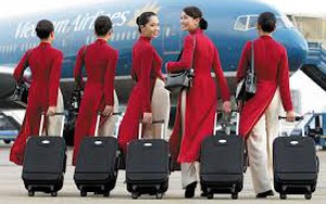 'Bỏng mắt' vì nữ tiếp viên