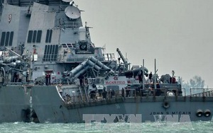 Hải quân Mỹ điều thợ lặn tìm kiếm 10 thủy thủ mất tích