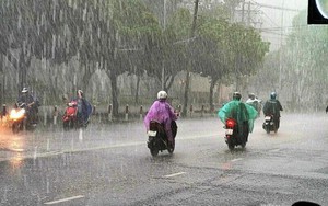 Bão số 10 di chuyển theo hướng Tây Tây Bắc và mạnh thêm