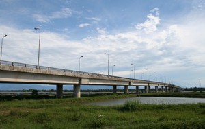 Những đổi thay trên vùng đầm phá Tam Giang: Vượt phá Tam Giang không còn cảnh lụy đò