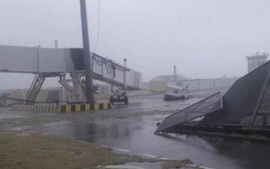 Hình ảnh siêu bão Irma kèm gió 300 km/h phá tan nát đảo Barbuda