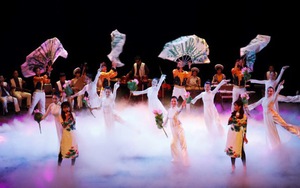 Tour tham quan Nhà hát Lớn: hay, nhưng nên 'chỉnh' lại giá vé