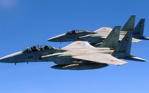 Chiến đấu cơ Nhật Bản, Mỹ diễn tập trên không ở Biển Hoa Đông