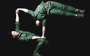 Quốc Cơ – Quốc Nghiệp nhiệt tình diễn Gala 'Ngôi sao sân khấu' dù nguy cơ bị liệt tay