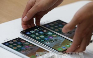 Các tín đồ xếp hàng ngày iPhone 8 và iPhone 8 Plus trình làng tại Nhật Bản