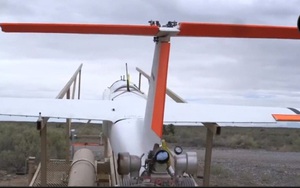 VIDEO: Súng laser Mỹ 'âm thầm' hạ gục một lúc 5 máy bay không người lái