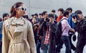 Hoa hậu Phạm Hương nổi bật trên đường phố Seoul Fashion Week