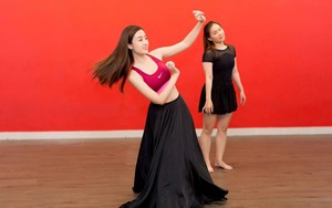 Đỗ Mỹ Linh múa sen cùng dân ca Cò lả tại Miss World 2017