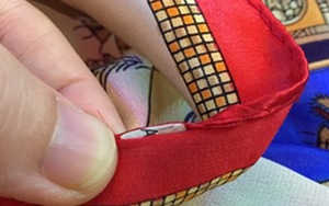 Khăn lụa Khaisilk 'Made in China': Ở Hà Nội, Louis Vuitton bán đầy đường