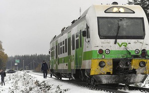 Tảu hỏa đâm xe bọc thép làm 11 người thương vong