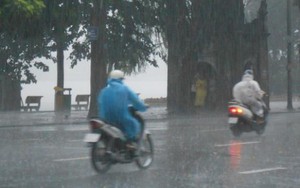 Mưa lớn diện rộng, triều cường gây ngập cục bộ TP.HCM