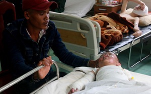 Đổ đèn dầu trong màn, mẹ và con trai 2 tuổi bị bỏng nặng