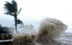 Áp thấp nhiệt đới cách Quảng Bình 350km, khả năng mạnh lên thành bão