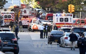 NÓNG: Khủng bố bằng 'xe điên' tại trung tâm New York, 8 người thiệt mạng