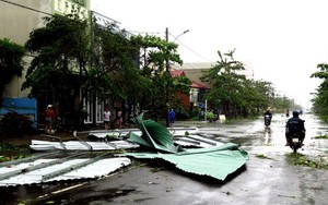 HÌNH ẢNH: Phú Yên, Nha Trang thiệt hại nặng sau cơn bão số 12