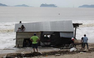 CẬP NHẬT: Bão số 12 và mưa lũ làm 63 người chết và mất tích