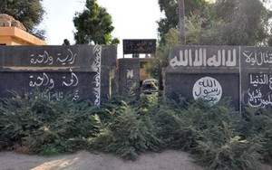 Nhân chứng 'tố' trực thăng Mỹ vội chở chỉ huy IS đi trốn?