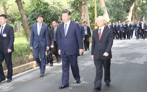 Hình ảnh Tổng Bí thư Nguyễn Phú Trọng và Chủ tịch Trung Quốc Tập Cận Bình thăm Nhà sàn Bác Hồ