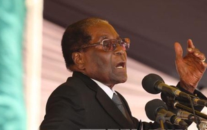 Vì sao Tổng thống Zimbabwe nhất quyết không từ chức?