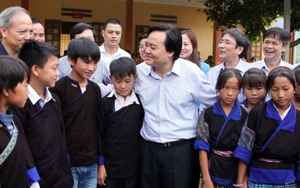 Bộ trưởng GD&ĐT Phùng Xuân Nhạ gửi thư chúc mừng thầy cô giáo ngày Nhà giáo Việt Nam 20/11