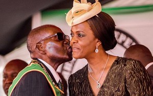 'Đệ nhất Phu nhân mua sắm' của Zimbabwe mất tích bí ẩn sau chính biến