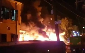 VIDEO nổ lớn rung chuyển thủ đô Tel Aviv, cầu lửa thiêu trụi hàng loạt xe ô tô