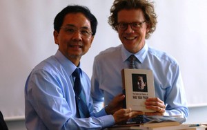 Mai Văn Phấn nhận giải Cikada của Thụy Điển: 'Đôi khi không biết thơ mình được dịch ở đâu'