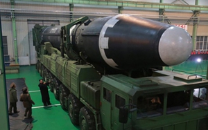 Triều Tiên công bố hình ảnh tên lửa Hwasong-15 vừa phóng, Liên hợp quốc họp khẩn