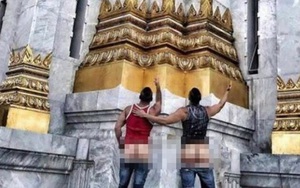 Du khách Mỹ bị bắt vì khoe mông phản cảm trước ngôi đền thiêng