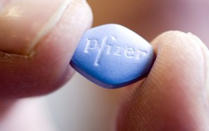 Đàn ông cả làng luôn rạo rực vì suốt ngày hít khói Viagra