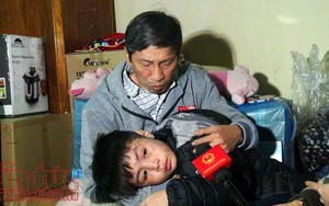 Bé trai 10 tuổi bị bạo hành: 'Bố từng dìm đầu cháu vào chậu nước...'