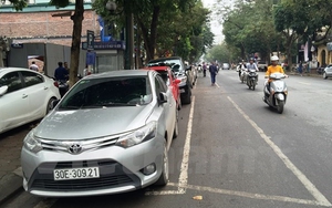 Giá trông giữ xe tại trung tâm Hà Nội: Nhà giàu cũng khóc, Grab Uber sẽ nở rộ