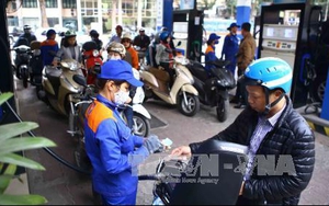 15 giờ chiều 4/1 điều chỉnh giá xăng dầu: Xăng E5 không tăng giá